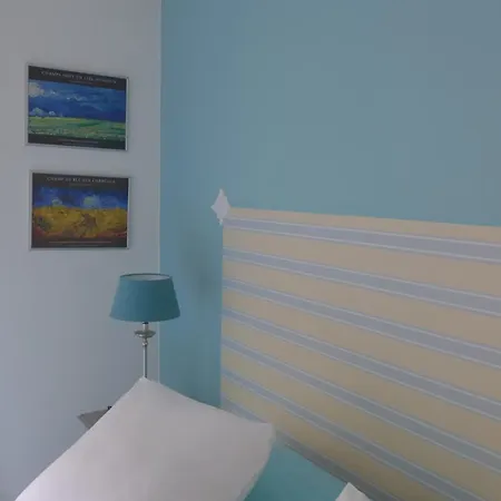 Les Trois Oliviers Bed & Breakfast *