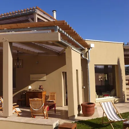Les Trois Oliviers Bed & Breakfast *