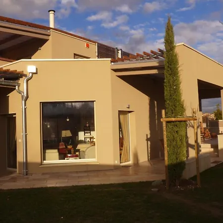 Les Trois Oliviers Bed & Breakfast *