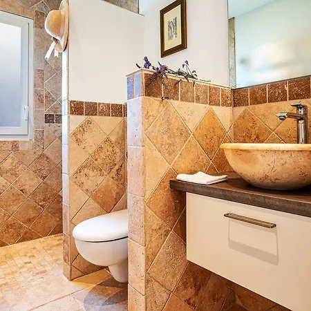 Les Trois Oliviers Bed & Breakfast Forcalquier