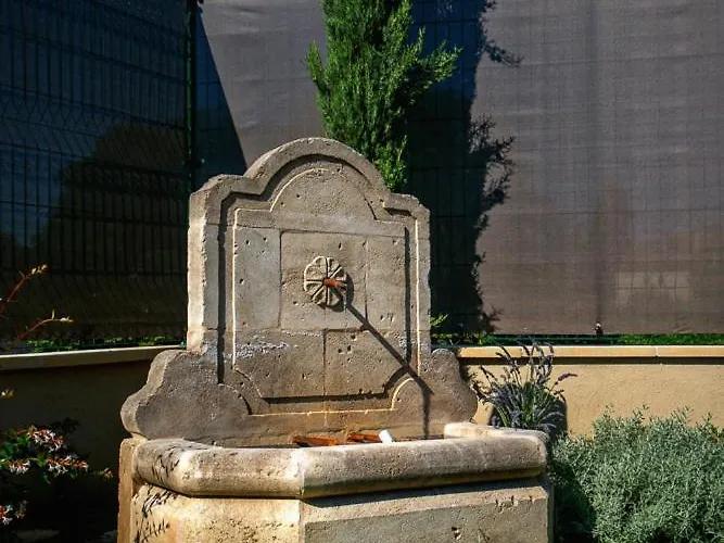 Les Trois Oliviers Bed and Breakfast Forcalquier